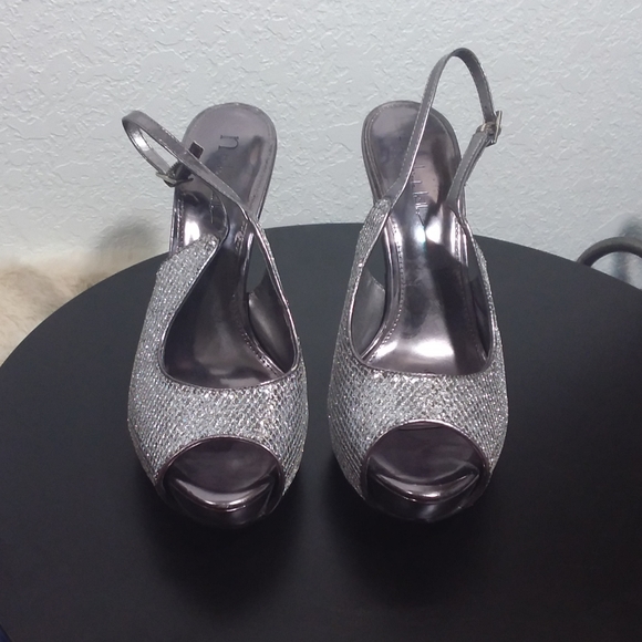 10 Medium silver flecked fabric / chrome cut heels - Picture 1 of 4